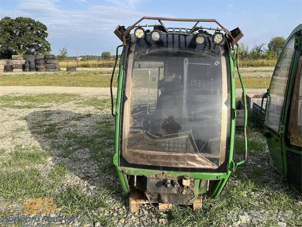 John Deere 1010E Hytter och interiör