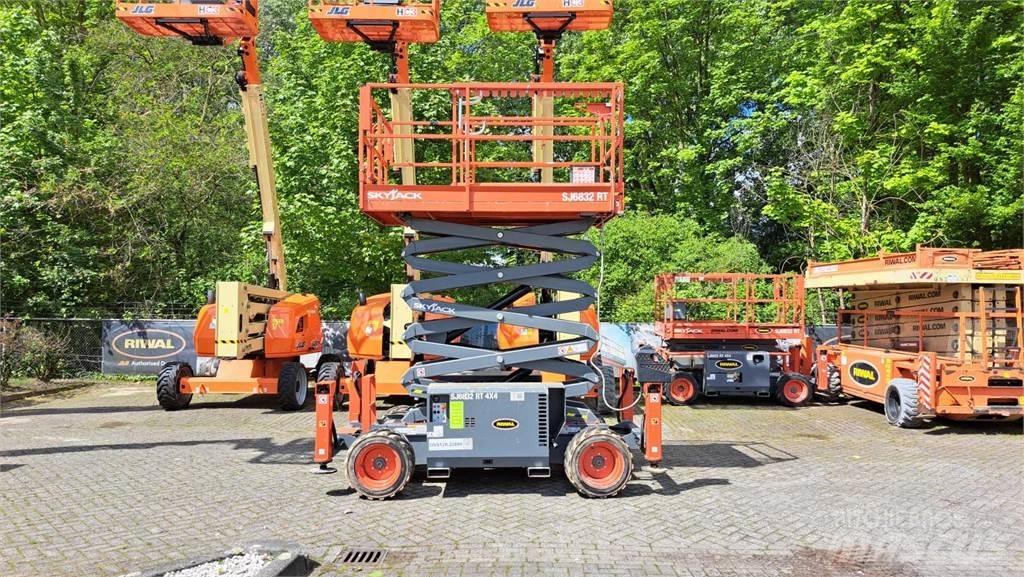 SkyJack 6832RT Saxliftar