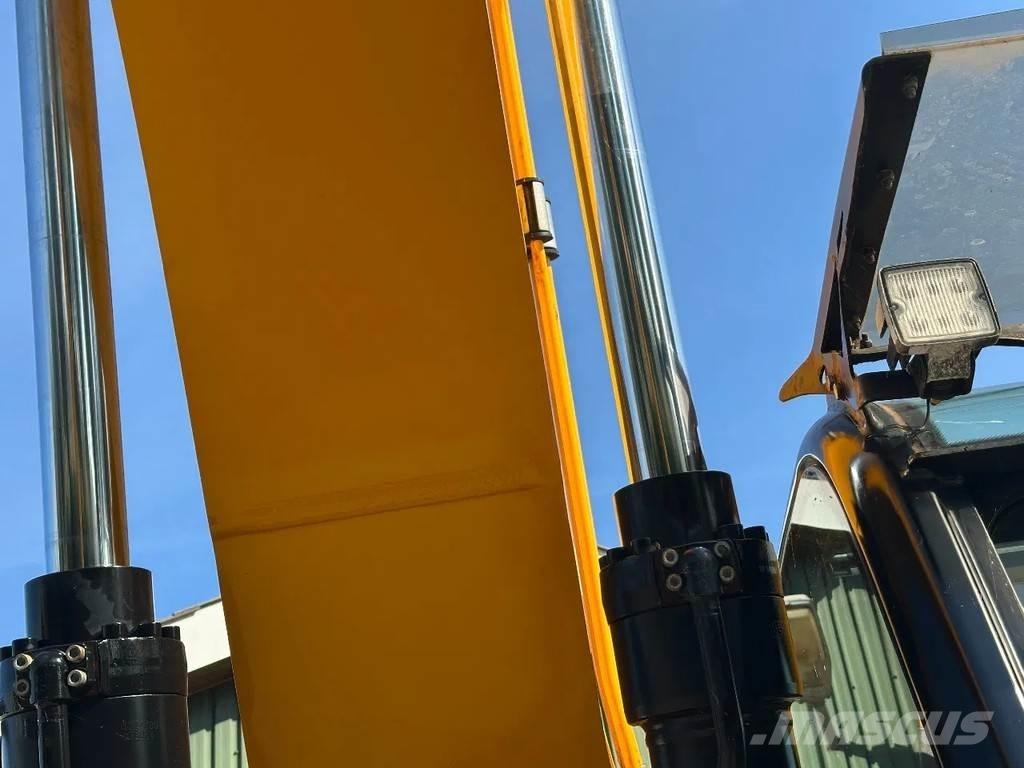 JCB JS220LC plus Bandgrävare