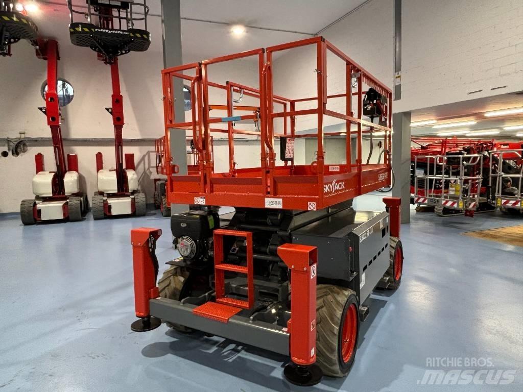 SkyJack SJ 6832 RTE Saxliftar