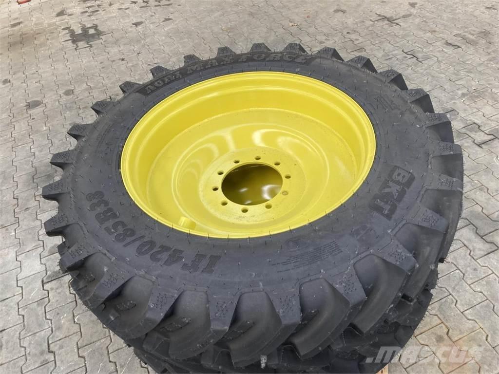 BKT 420/85R38 Däck, hjul och fälgar