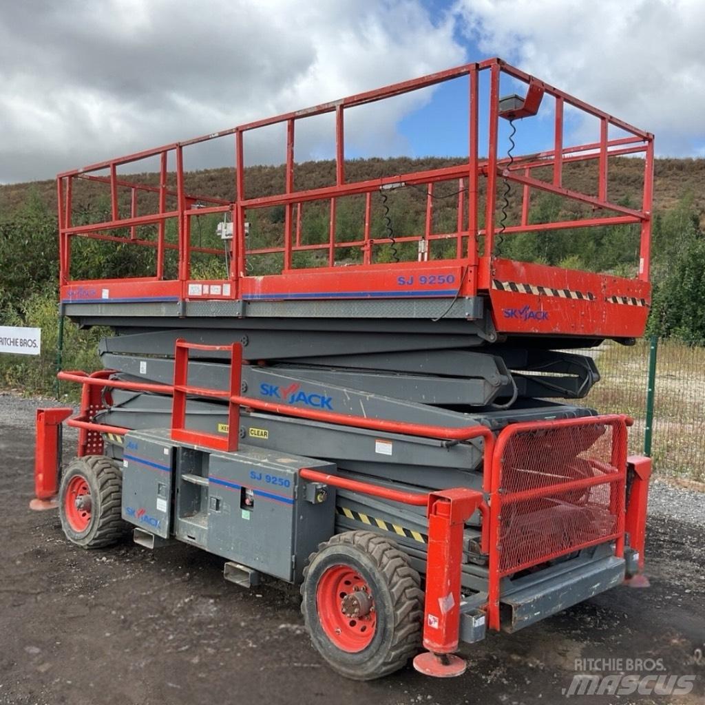 SkyJack SJ 9250 RT Saxliftar