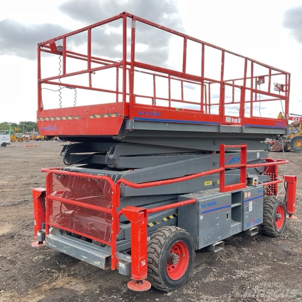 SkyJack SJ 9250 RT Saxliftar