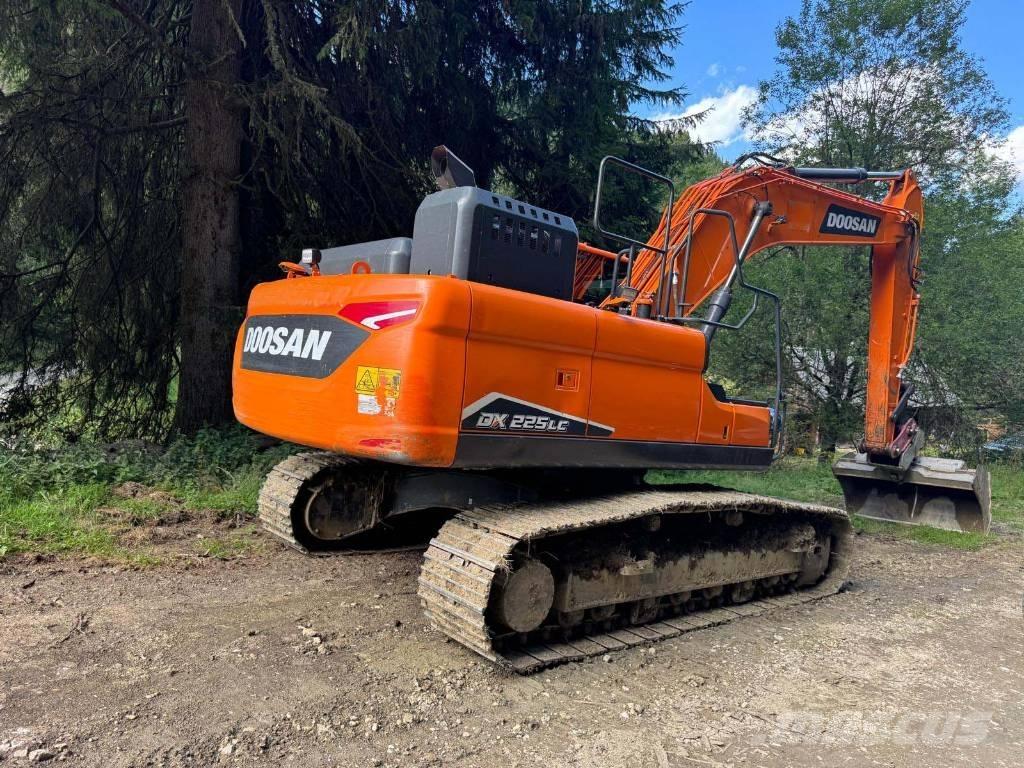 Doosan DX 225 LC-7 Bandgrävare