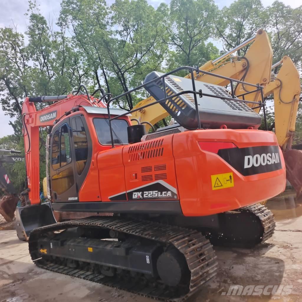 Doosan DX 225 LC Bandgrävare