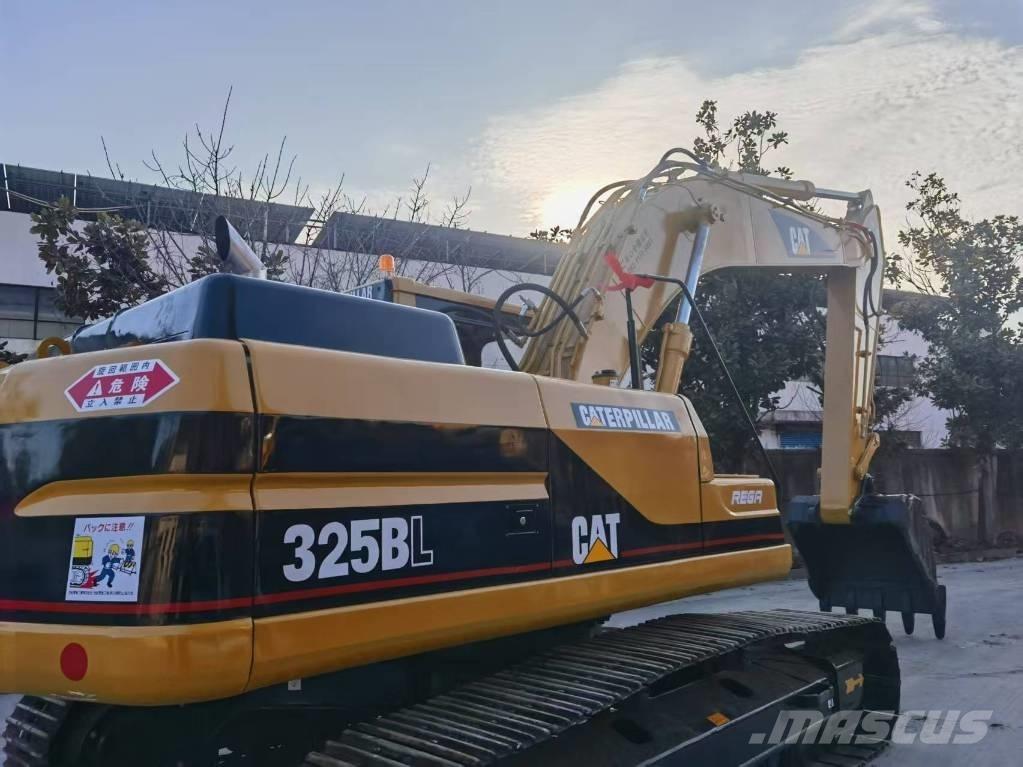 CAT 325 B L Bandgrävare