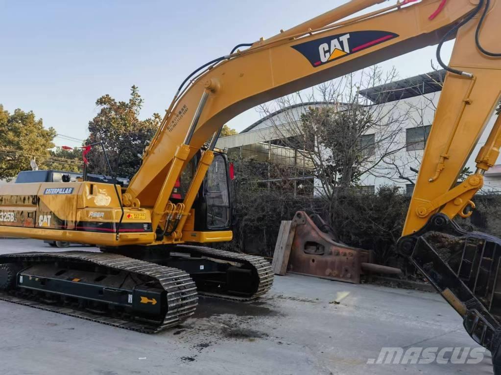 CAT 325 B L Bandgrävare