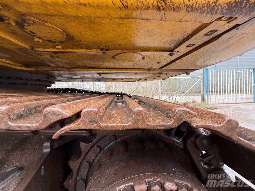 Komatsu HB 215 LC-2 Bandgrävare