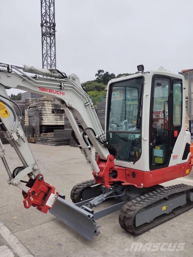 Takeuchi TB 225 Minigrävare < 7t