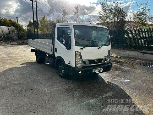 Nissan NT400 Cabstar Flakbilar/Pickuper