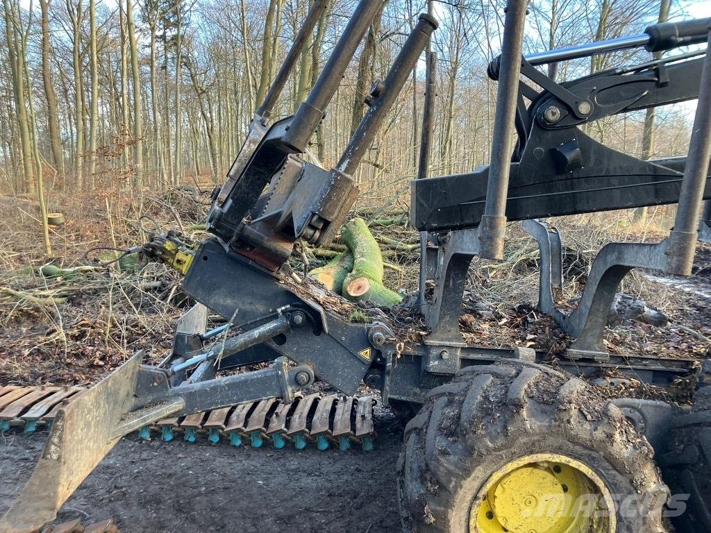 John Deere 1210 G Skotare