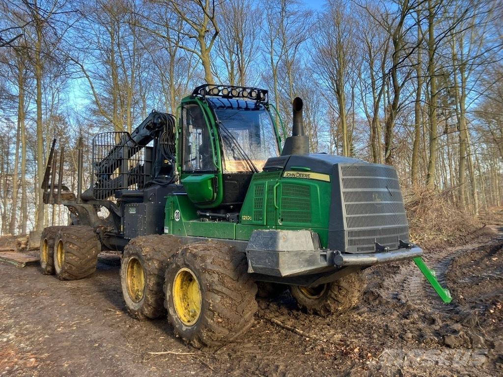 John Deere 1210 G Skotare