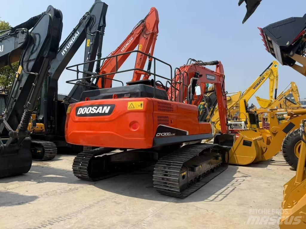 Doosan DX 300 LC Bandgrävare
