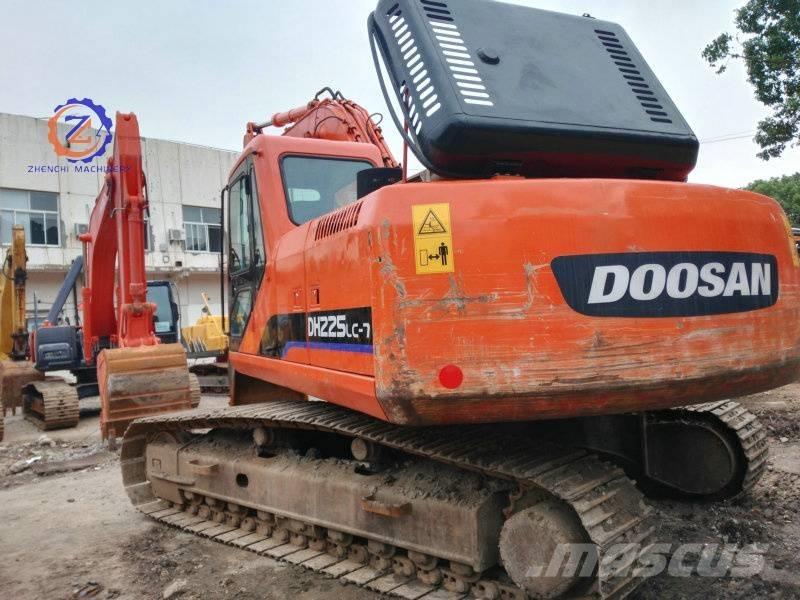 Doosan DH 225 LC-7 Bandgrävare