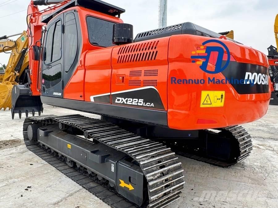 Doosan DX 225 LCA Bandgrävare