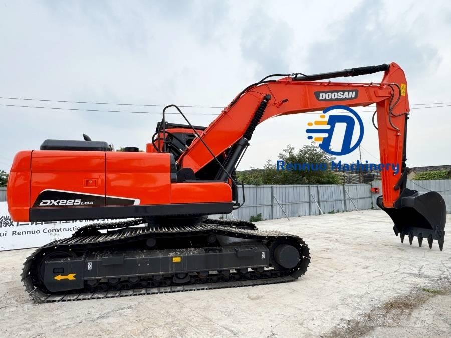 Doosan DX 225 LCA Bandgrävare