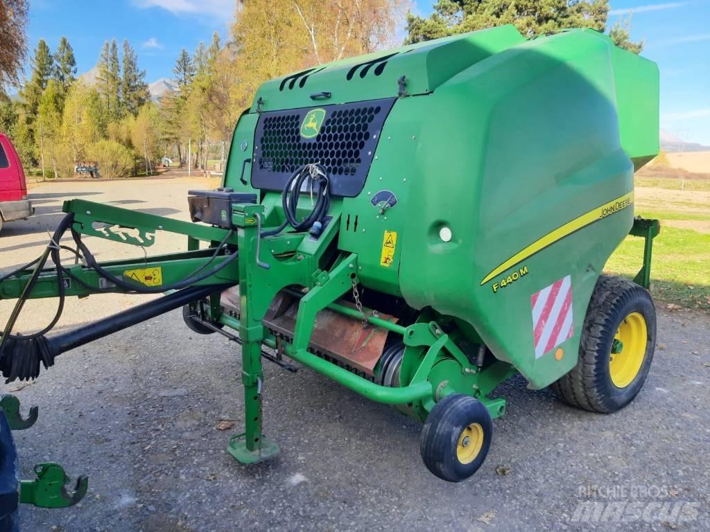 John Deere F 440 M Rundbalspressar