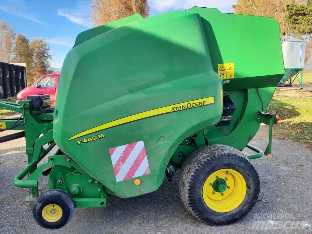 John Deere F 440 M Rundbalspressar