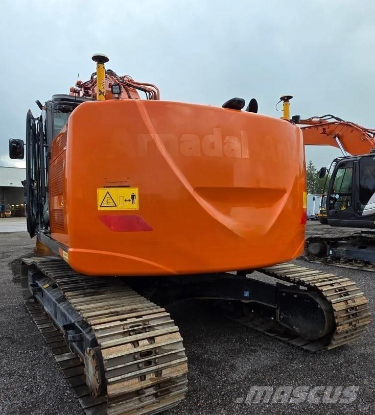 Hitachi ZX225USRLC-6 Bandgrävare