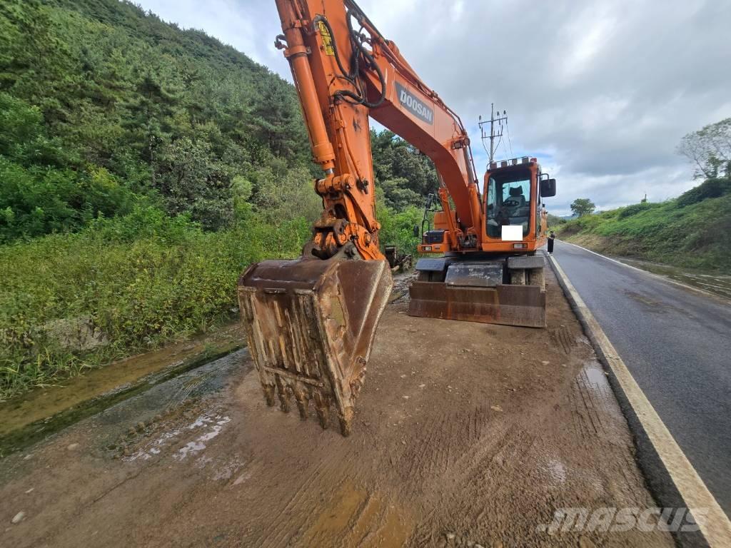 Doosan DX 210 W Hjulgrävare