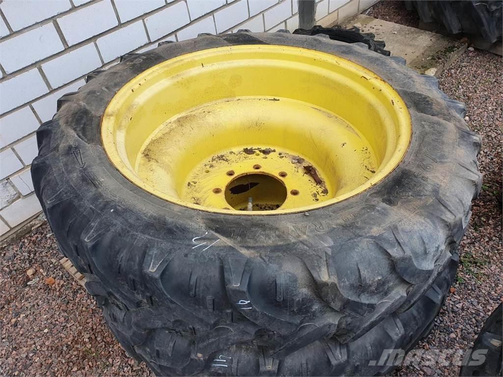 Kleber 270/95R32 Däck, hjul och fälgar