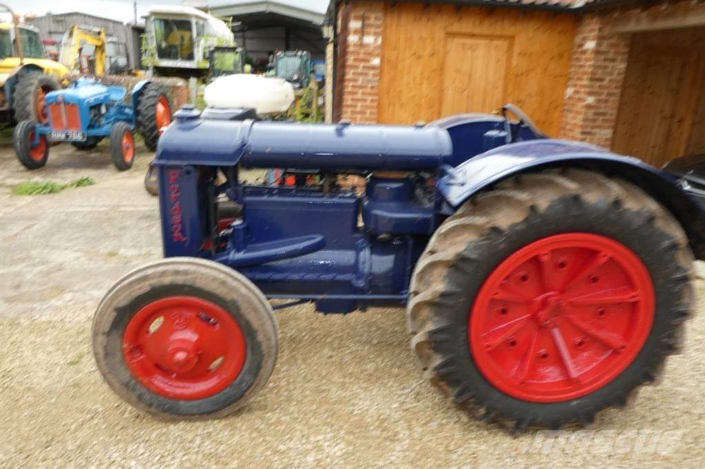  standard fordson Traktorer