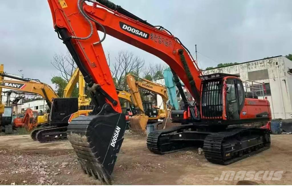 Doosan DX 340 Bandgrävare