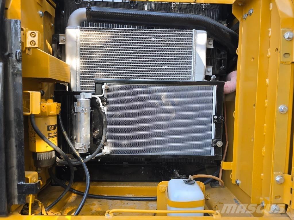 CAT 320D2 Bandgrävare