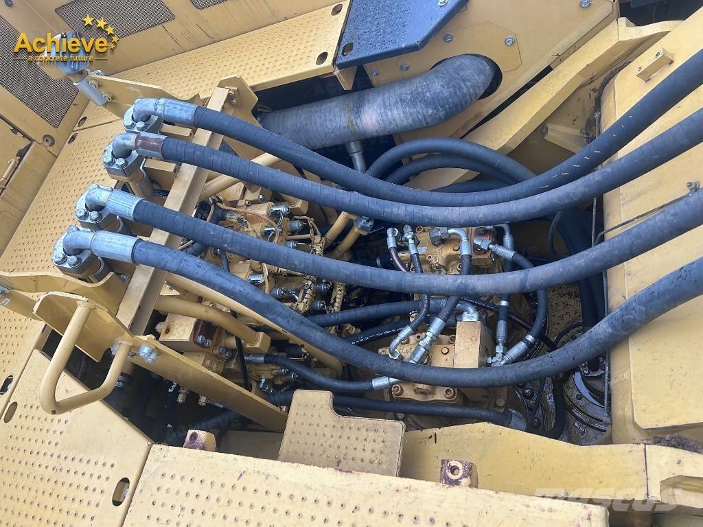 CAT 374 Bandgrävare