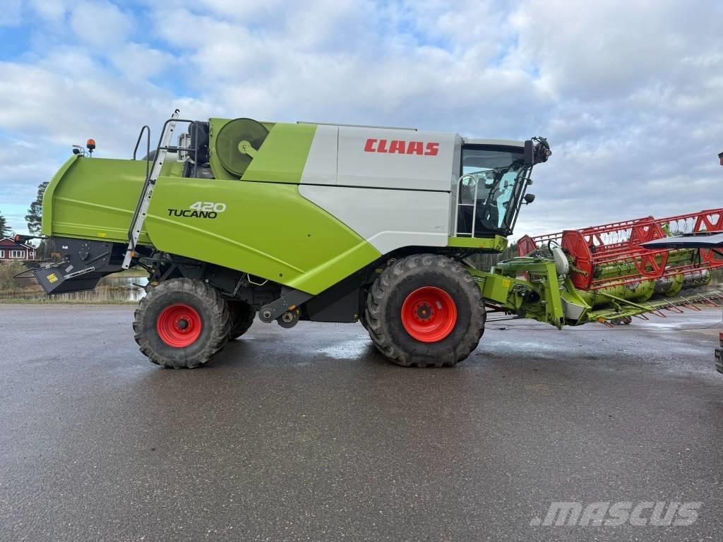 CLAAS Tucano 420 Skördetröskor