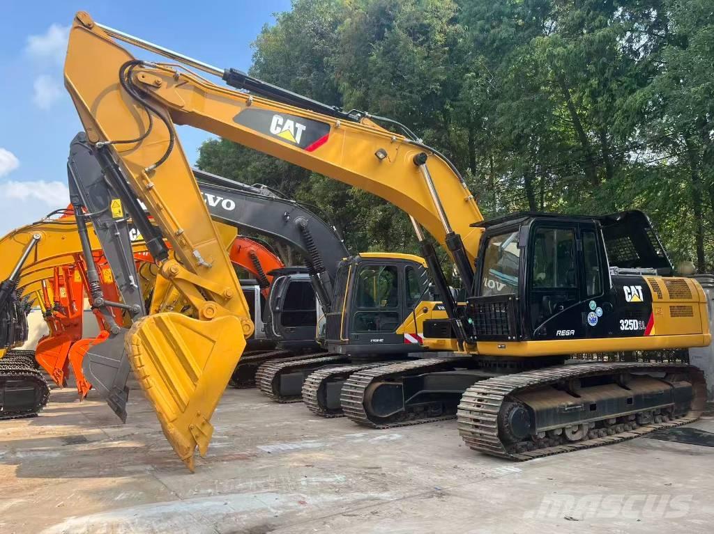 CAT 325 D L Bandgrävare