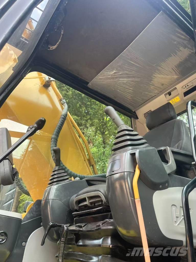 CAT 325 D L Bandgrävare