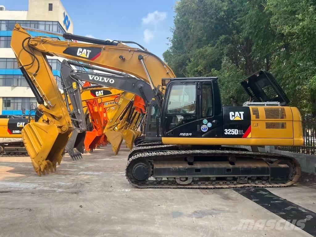 CAT 325 D L Bandgrävare