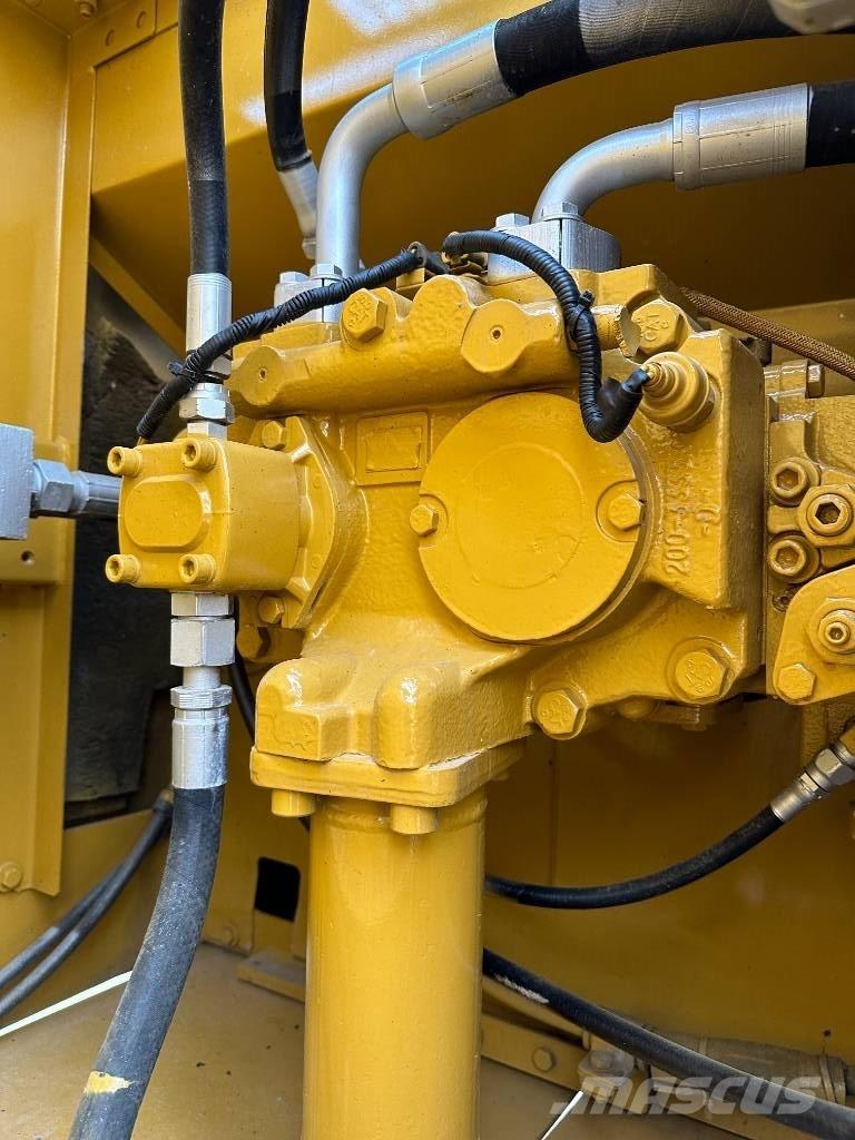CAT 330D Bandgrävare
