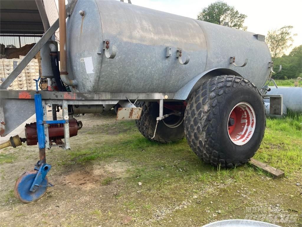 Kotte 8000 Liter Fast- och kletgödselspridare