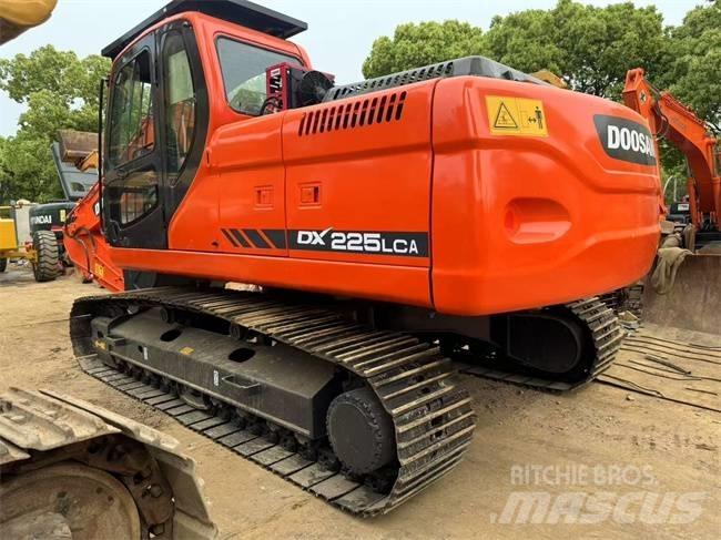 Doosan DX 225 LC Bandgrävare