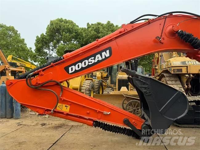 Doosan DX 225 LC Bandgrävare
