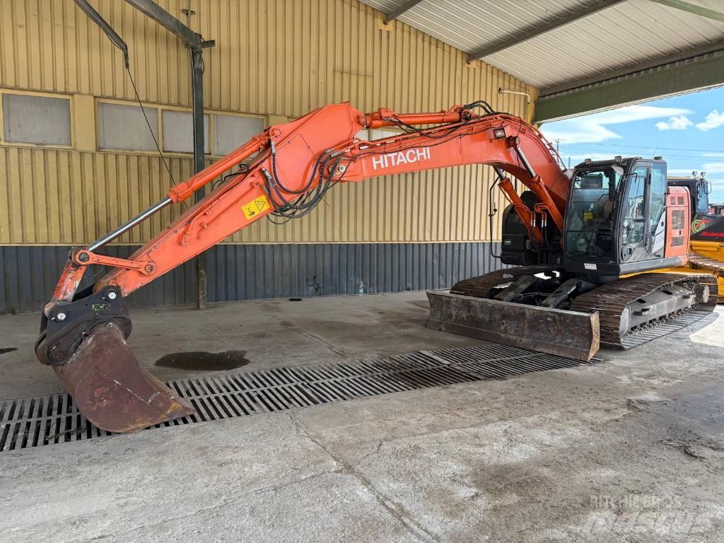 Hitachi ZX 225 Bandgrävare