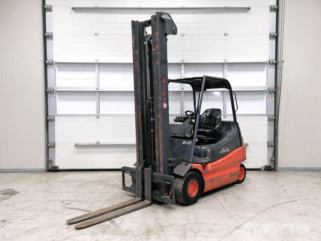 Linde E25-02 Elmotviktstruckar