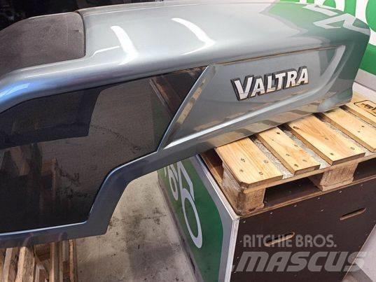 Valtra N 163 hood Hytter och interiör
