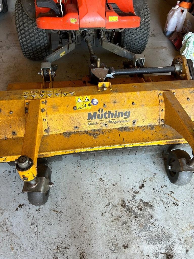 Kubota F 251 Monterade och påhängda gräsklippare