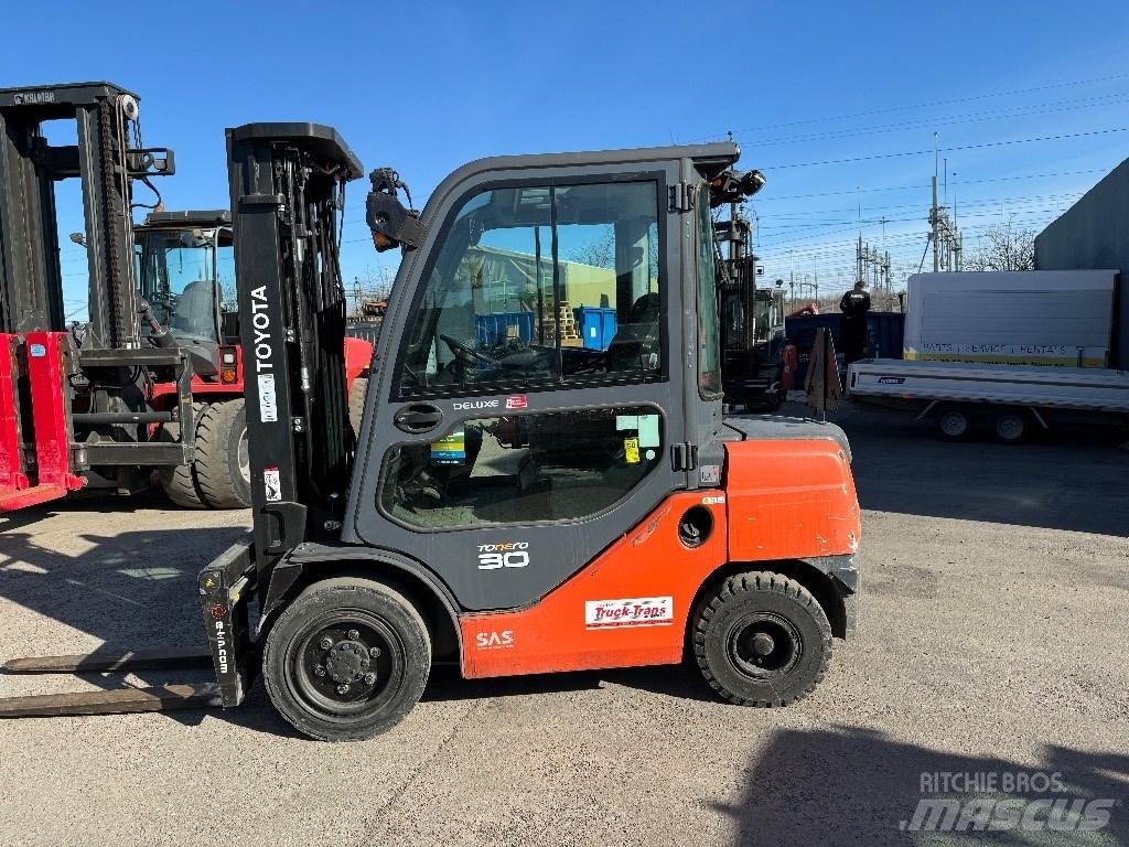 Toyota 02-8FDF30 Dieselmotviktstruckar