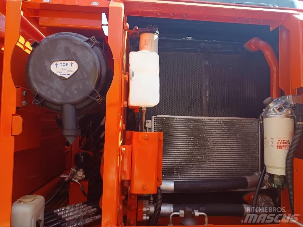 Doosan DX150 LC Bandgrävare
