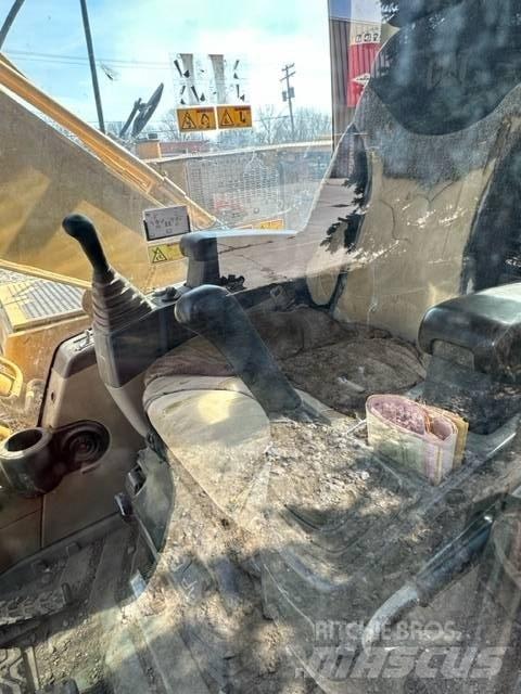 CAT 320 C L Bandgrävare