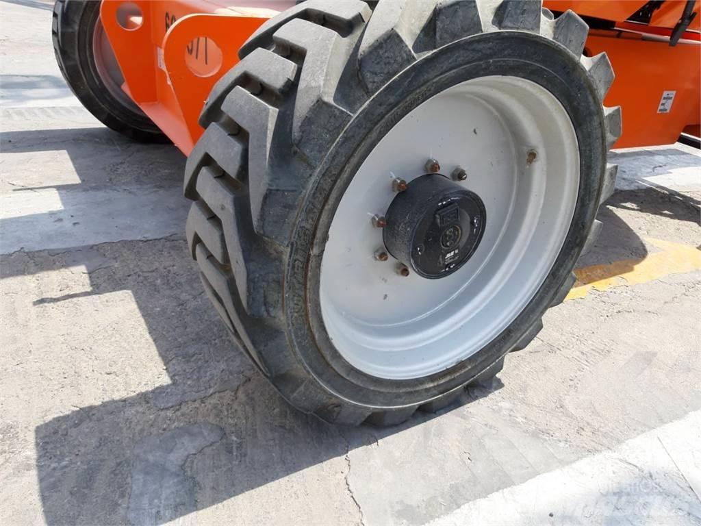 JLG 600AJ Bomliftar
