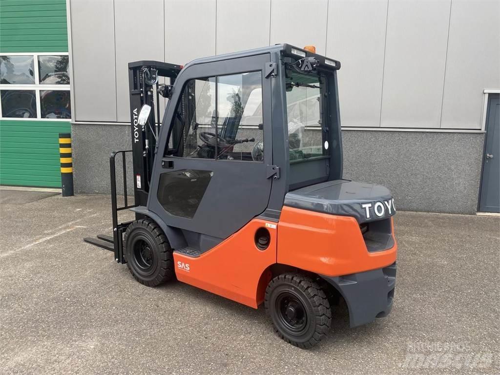 Toyota 52-8FDF25 Dieselmotviktstruckar