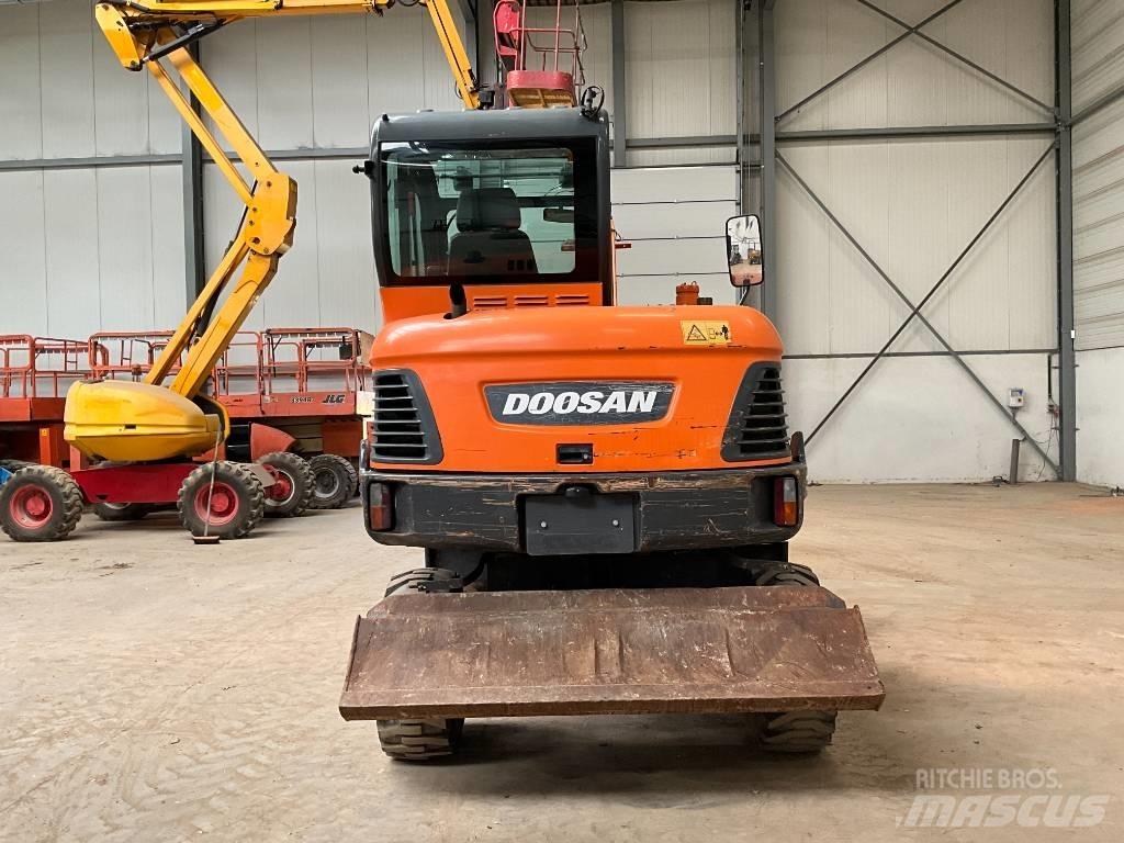 Doosan DX 55 W Hjulgrävare