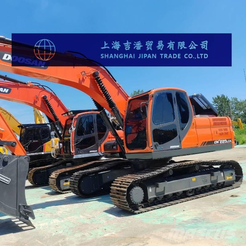 Doosan DX 225 Bandgrävare