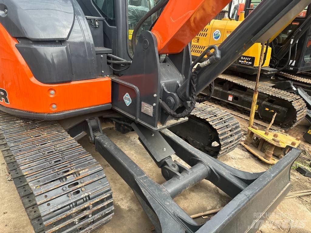 Hitachi ZX68USR-5A Minigrävare < 7t