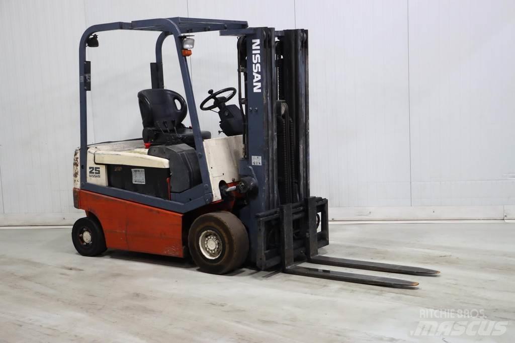 Nissan Q02L25CU Elmotviktstruckar